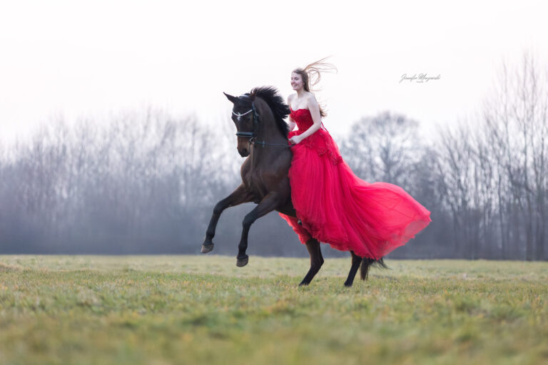 2025-03-24-Joyce-Kleid-(119)-Web